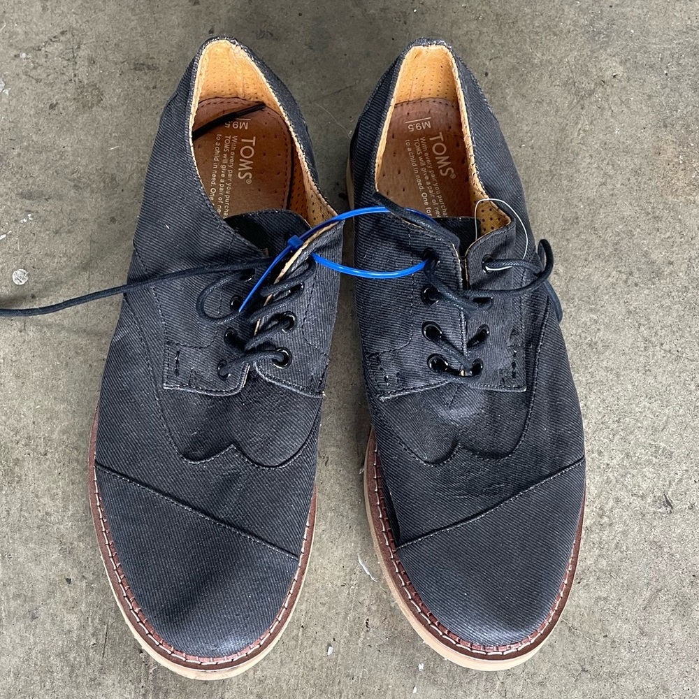 NWOT Tom’s men’s shoes size 9.5